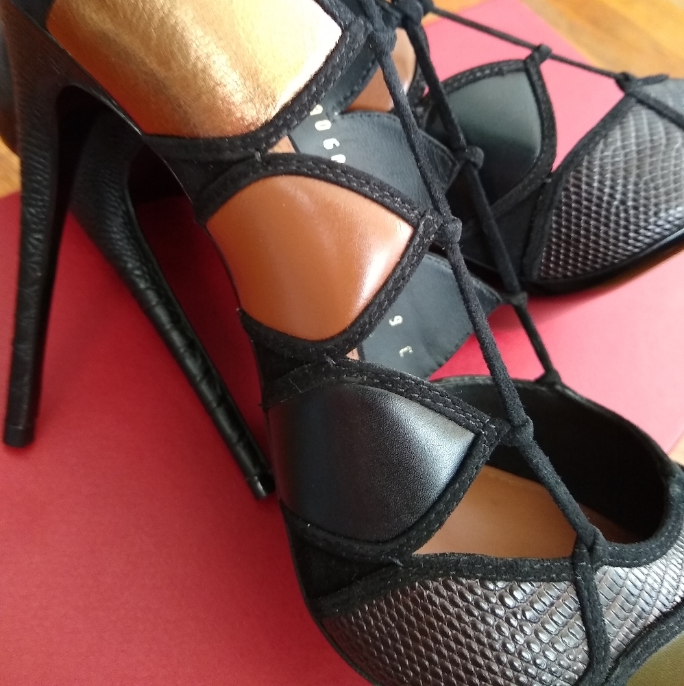 Salvatore Ferragamo stilettos - Picture 4 of 16